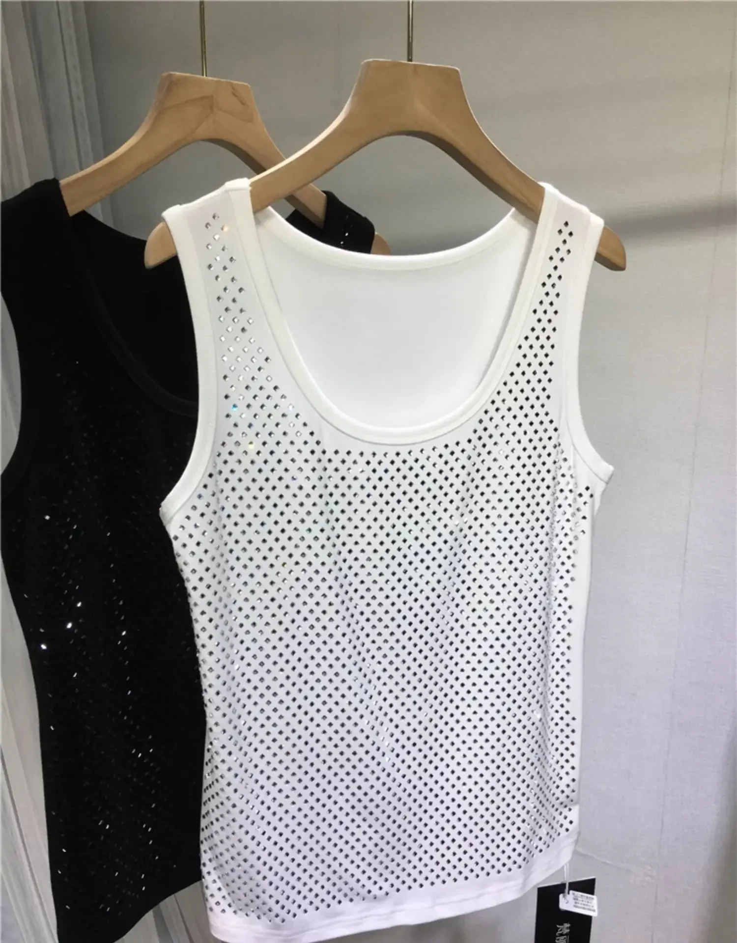 Heavy Embroidery Hot Drilling Shiny Vest Top Women 2024 Spring New Cotton Versatile Round Neck Sleeveless Knitted Sweater Top