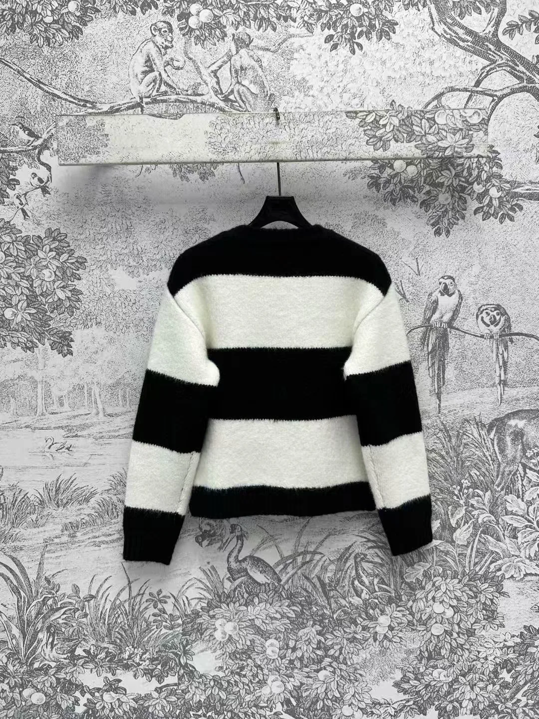 Customized High-End Women's Knitted Sweater Black And White Striped Boho Chic Style Long Sleeve Comfortable Fit Fashionable Top