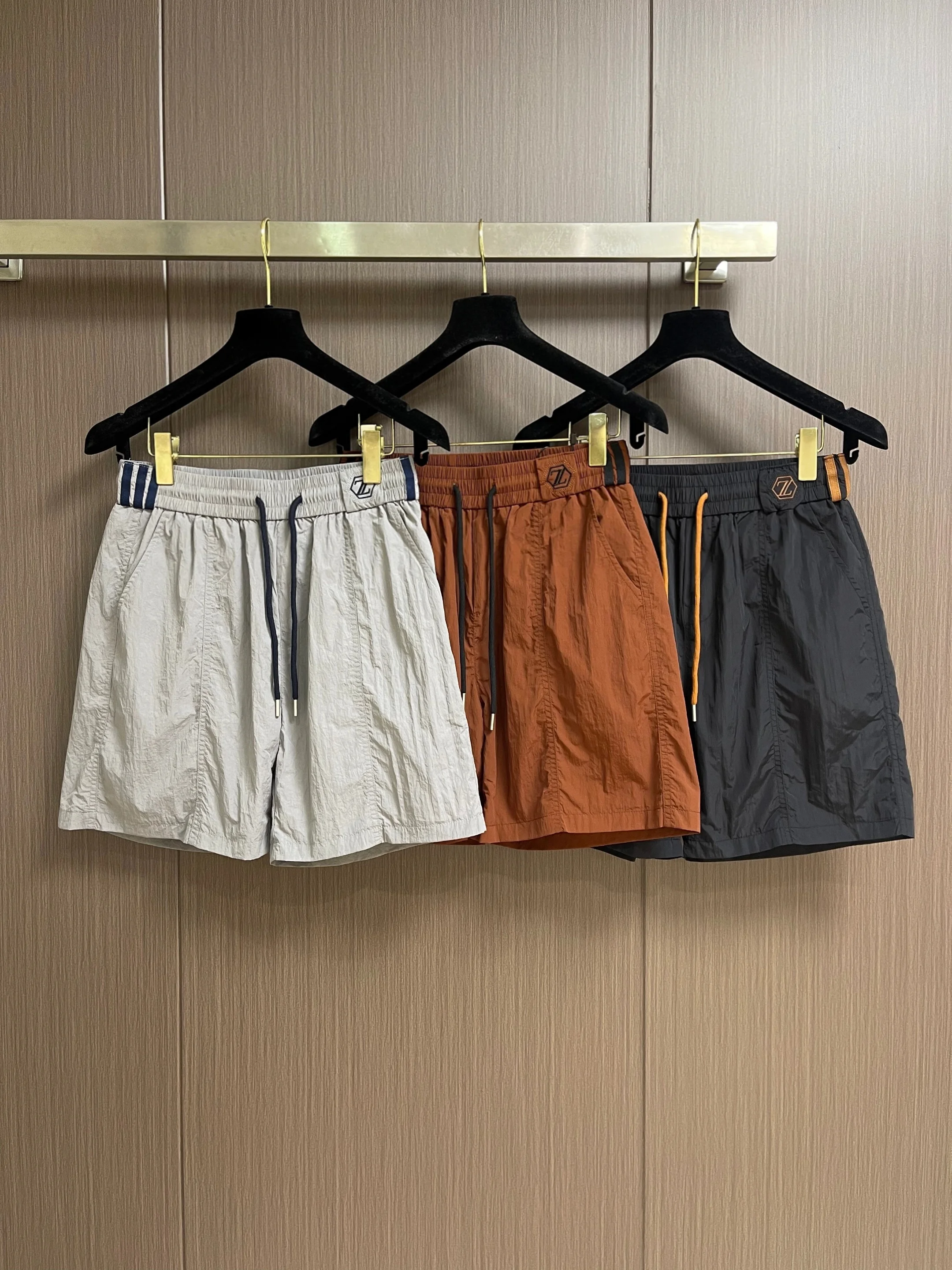 

Italian Style Men's Summer Business Casual Quick Dry Fabric Five-Point Pants Embroidered Letter Pattern Retro Wealth Style