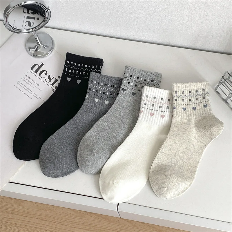 

2025 Autumn and Winter Women Socks Cartoon Cute Heart Print Low Tube Socks Women Harajuku Cotton Knitted School Girl Short Socks