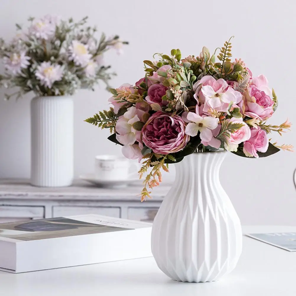 Practical  Flower Vase Eye-catching Imitation Rattan Flower Vase Centrepiece Easy to Clean Decorative Plant Vase for Table