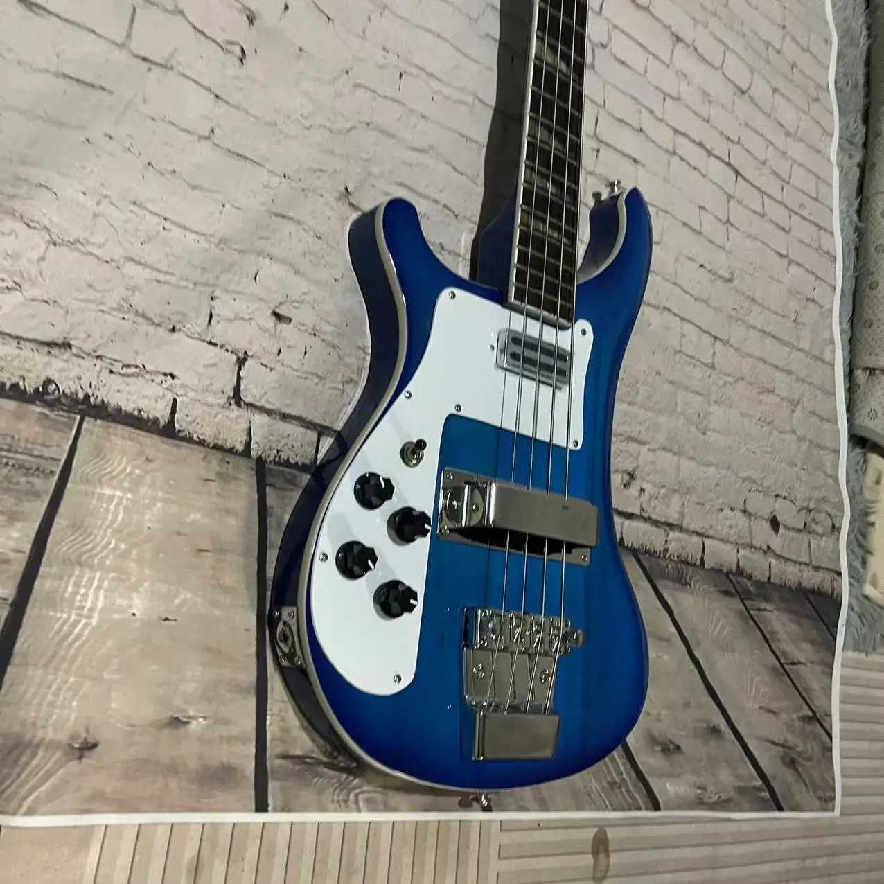 In stock, 4 chord Rickenbacker left-handed electric bass, gradient blue body, chrome plated accessories, factory real photos, ca