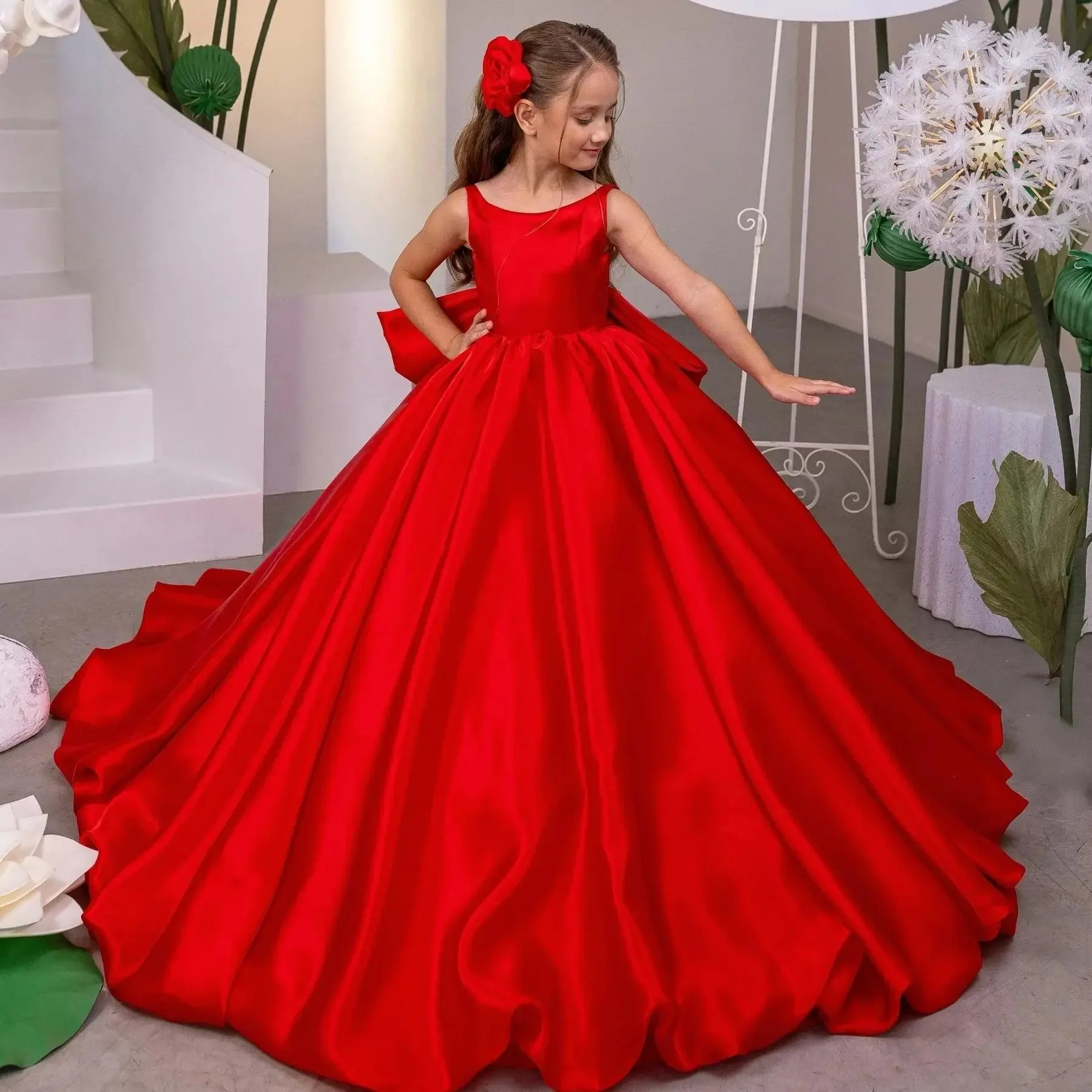 

Red Flower Girl Dresses for Wedding with Bow Satin Floor Length Girl Gown for Photoshoot First Communion Gowns Customized