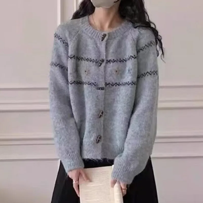 

2025 Autumn Women's Horn Button Knit Cardigan Retro Floral Embroidery Loose Sweater Jacket Daily Casual Dates & Leisure Outfits