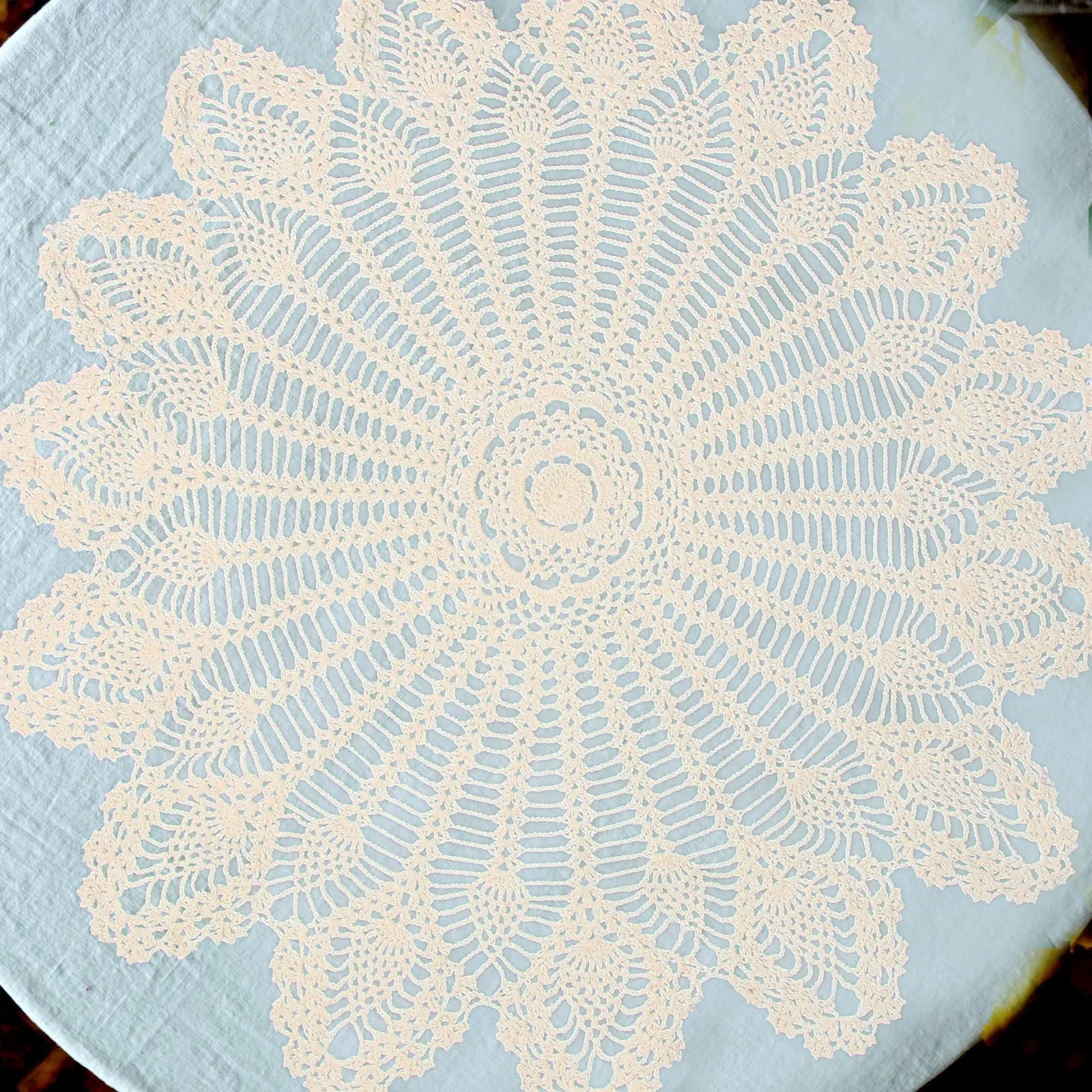 

Декоративная вязаная крючком скатерть: классическое покрытие для обеденного стола, функциональное кружевное украшение для дома и банкетов