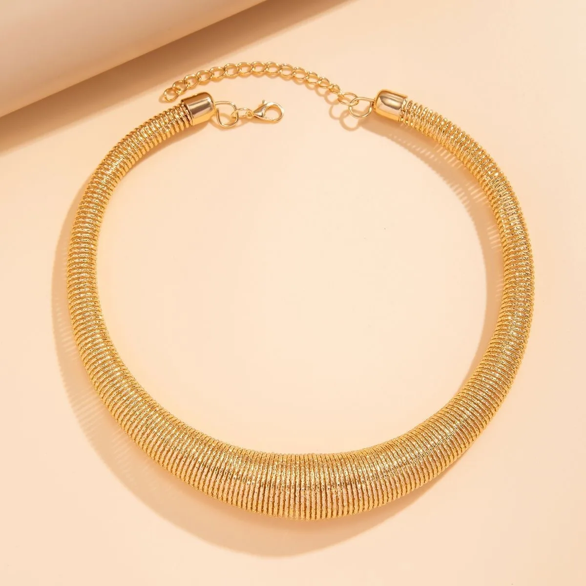 

Light Luxury Snake Bone Line African Collar Necklace Women Geometric Metal Collarbone Chain Party Temperament Jewellery Gifts