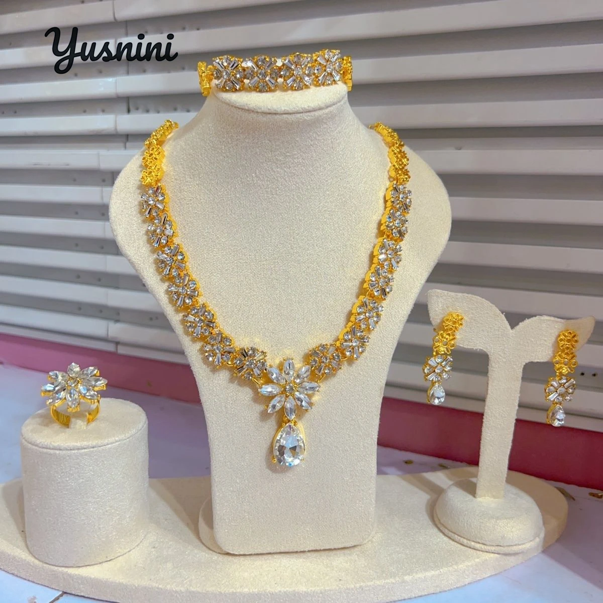 

Fashion Middle East Dubai 24K Gold Plated Customized Necklace Earrings Rings Bracelets Wedding Jewelry Set for Lovers DD10789