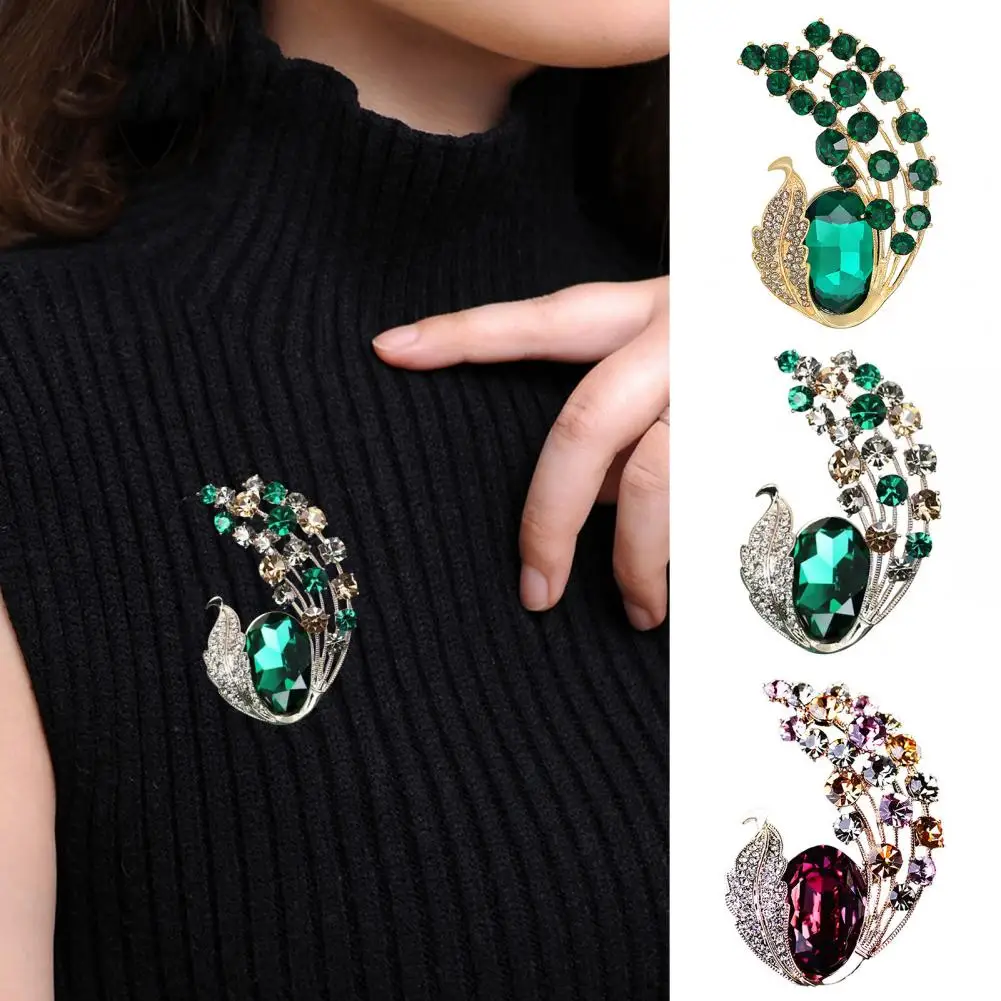 Retro Brooch Elegant Decor Brooch for Women Anti-slip Suit Coat Pin Wear-resistant Scarf Decoration Prom Party Jewelry Accessory
