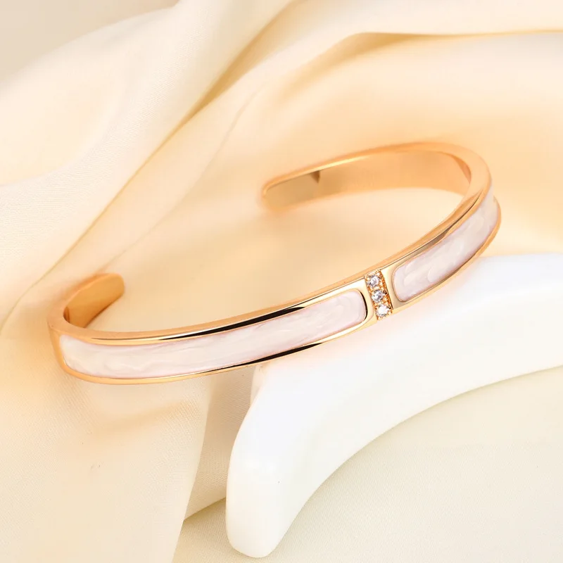 

Fashionable Versatile Handpiece - White Mother - of - Pearl Open Bangle, Exquisite Craft, Niche Elegant Style