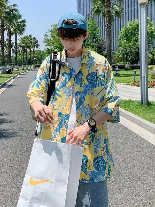 

Новая женская рубашка 2025 года в стиле ретро (гонконгский стиль) с коротким рукавом и цветочным принтом, не требующая глажки, свободного кроя, в корейском стиле, для пар, летняя