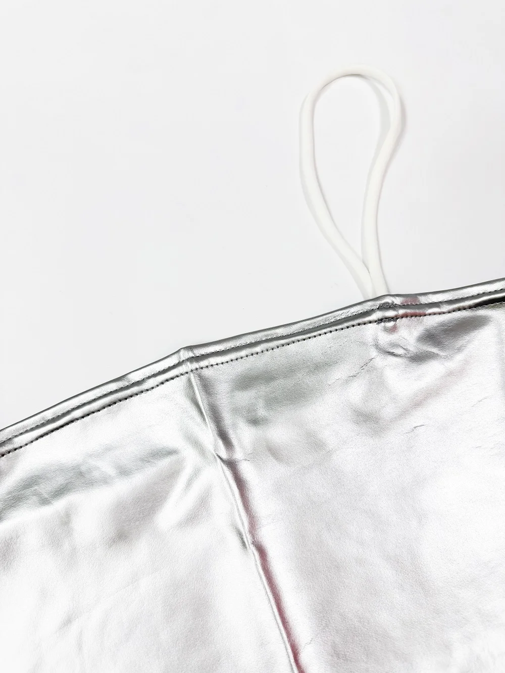 Neues Y2K Sommer Damen Sexy Silber Glänzendes Trägerloses Ärmelloses Top Modisch Elegant Einfarbig Atmungsaktives Rückenfreies Westen-Top – Detail 6