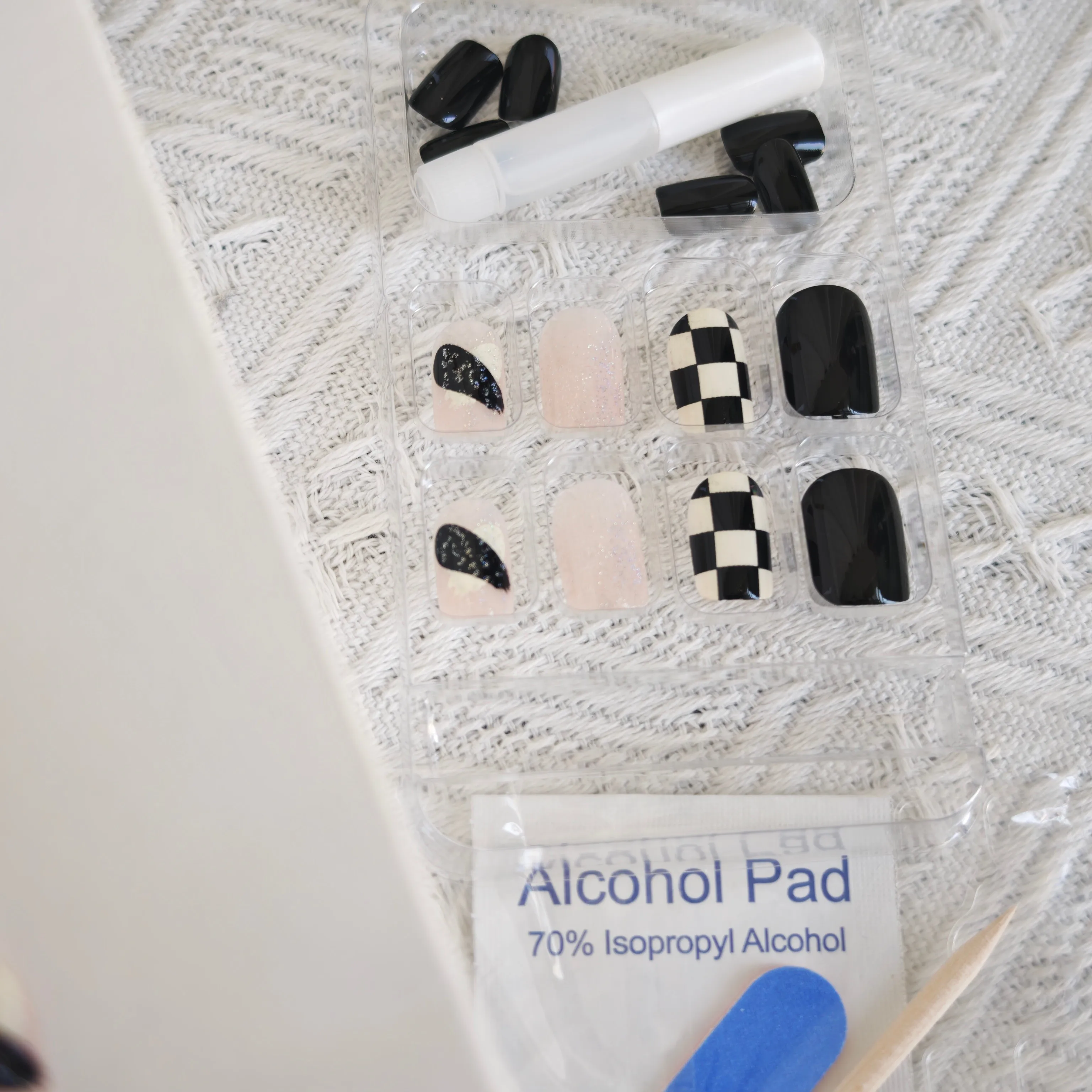 24 قطعة اضغط على الأظافر - رقعة الشطرنج اللامعة باللون الأسود الحلو والحاد |   نمط الجرونج جلام Instagram والمقاسات المختلطة