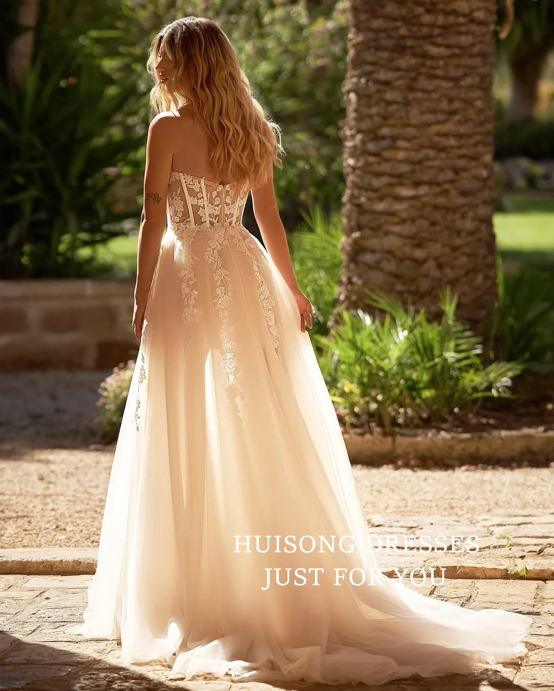 ชุดแต่งงาน HUISONG แบบสั่งตัดพิเศษ ประดับลูกไม้ ชุดเจ้าสาวแบบผ่าข้าง แขนกุด คอวีทรงหวาน ทรงเอไลน์ สไตล์โบฮีเมียน