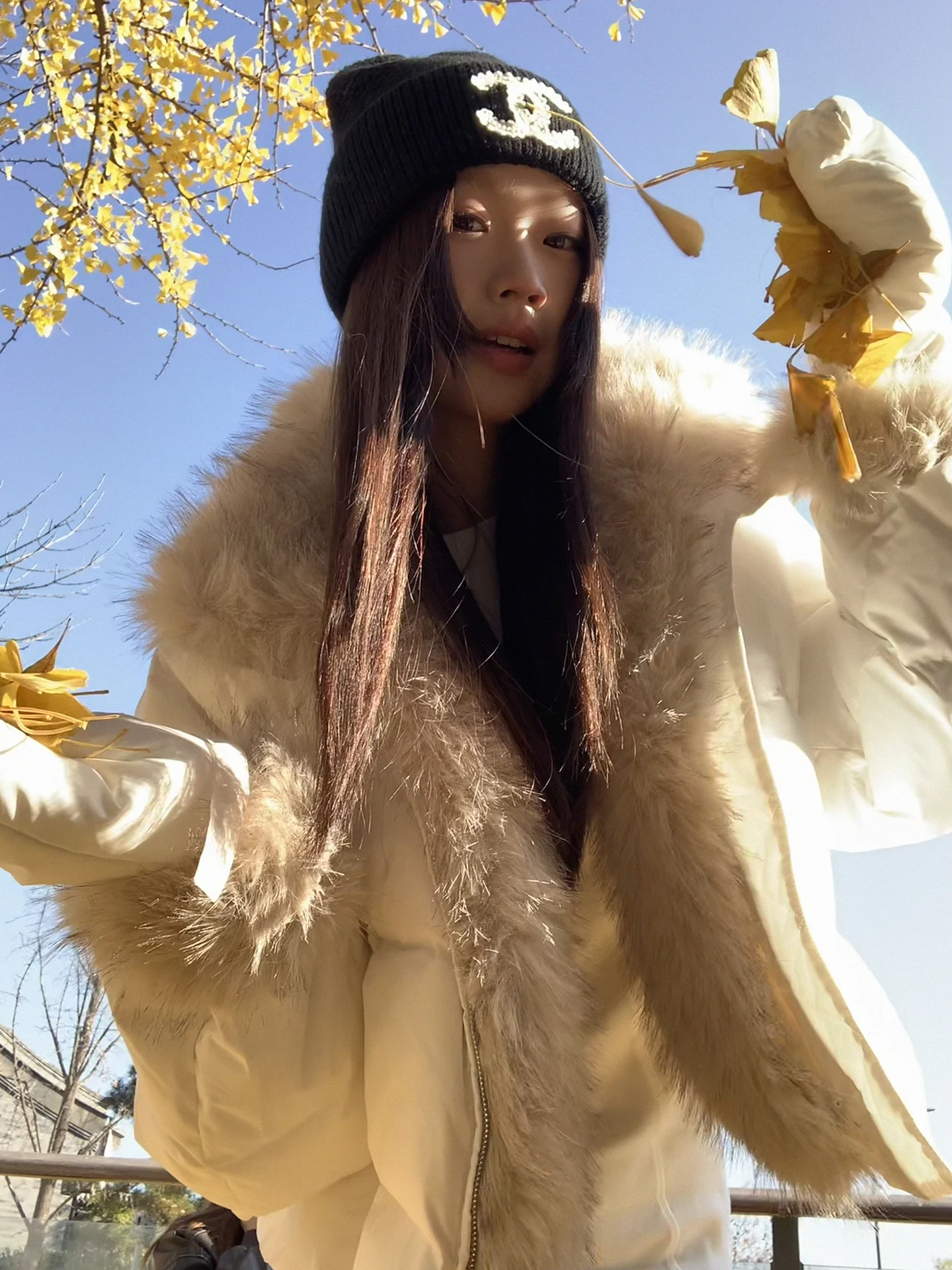 ホワイトダックダウンジャケット女性の冬の新しいスタイル 90% ホワイトダックフェザーカラー美しい冬のアウターコート女性