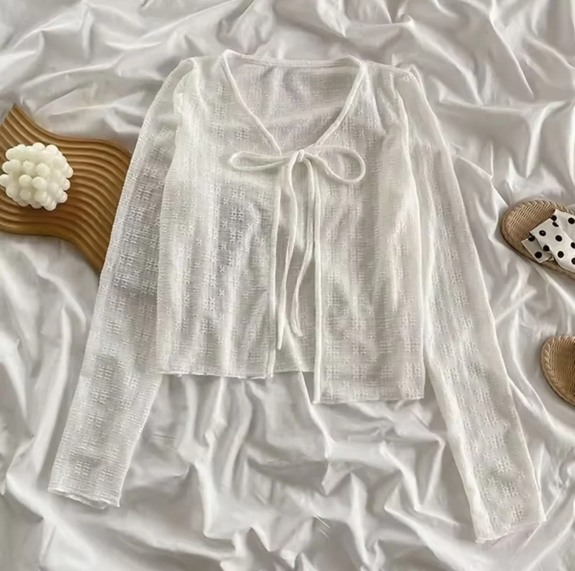 سترة نسائية صيفية بيضاء ربطة عنق لعام 2025 مثيرة بأكمام طويلة بقماش شفاف قطع علوية قصيرة للسيدات أنيقة تناسب كل مباراة قصيرة مطبوعة تي شيرت Mujer