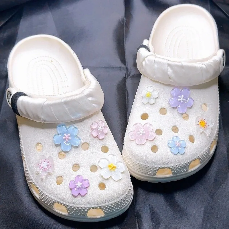 مجموعة 10 قطع من زينة الأحذية DIY زهور ملونة ثلاثية الأبعاد لصنادل وشباشب الصيف وإكسسوارات الأحذية النسائية