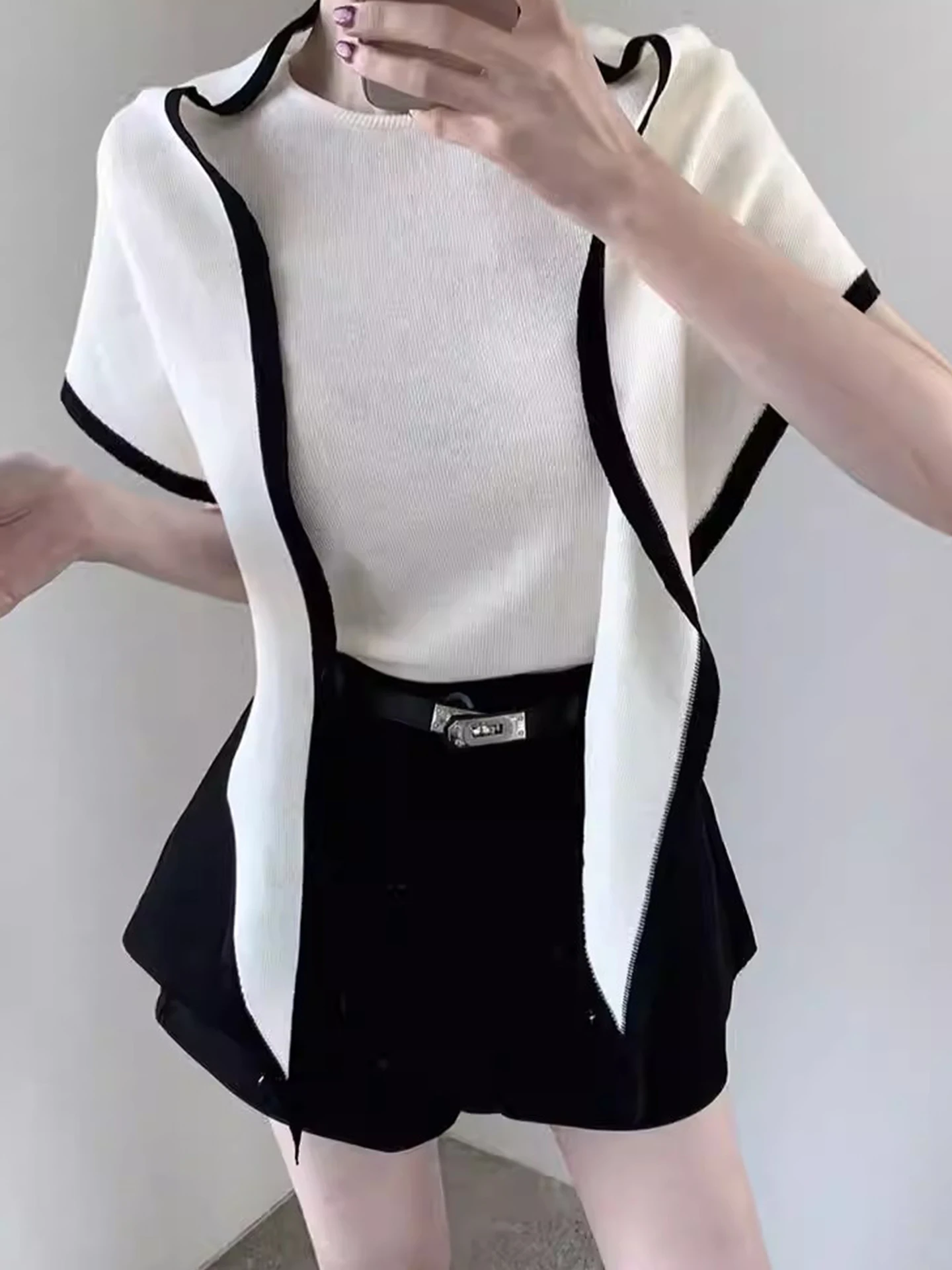 

Модный комплект из двух предметов с цветовыми блоками: вязаный топ с коротким рукавом и шаль для женщин, летний, стройнящий фасон, для повседневной носки.