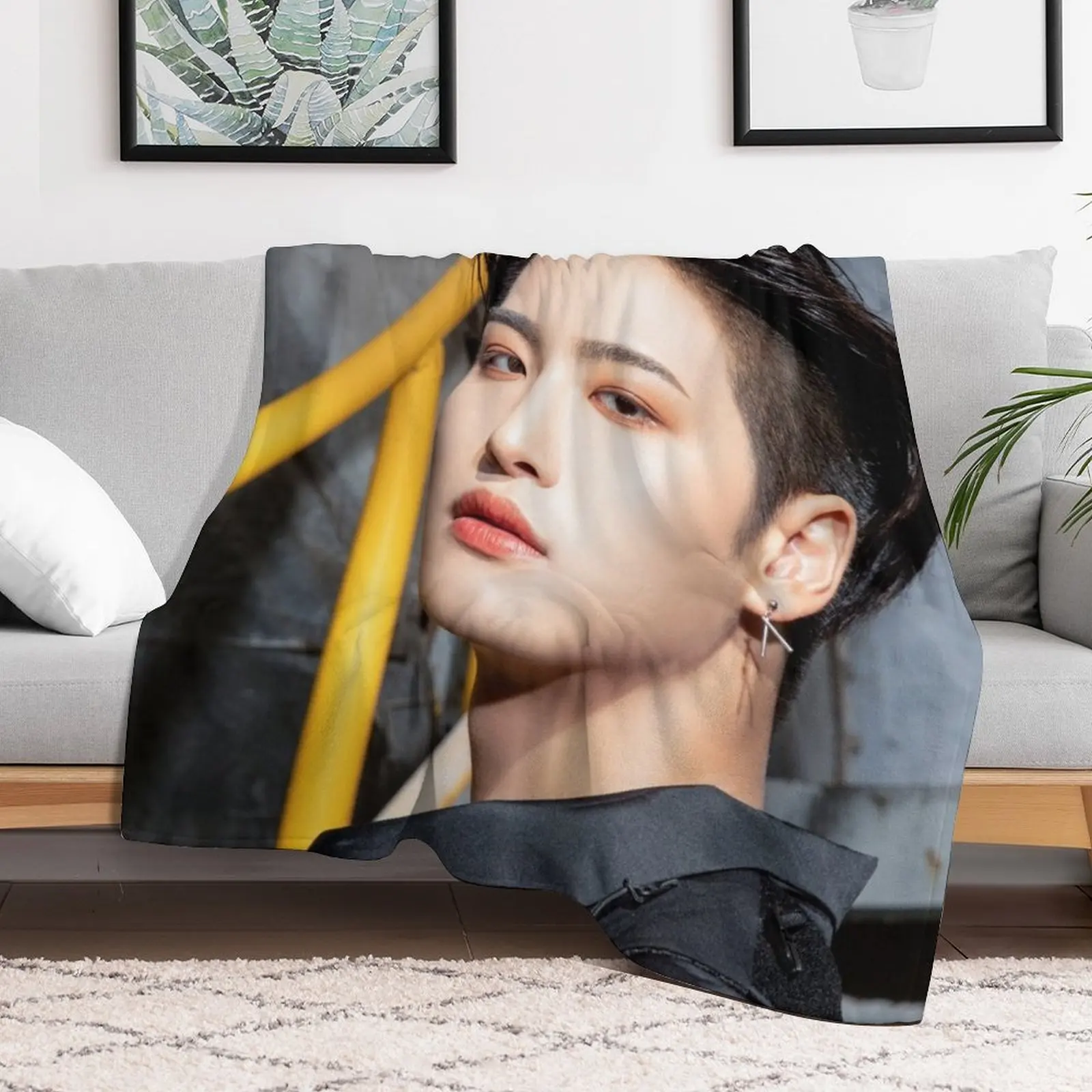 ATEEZ SEONGHWA THE WORLD EP.1 : MOVEMENT GUERRILLA Throw Blanket