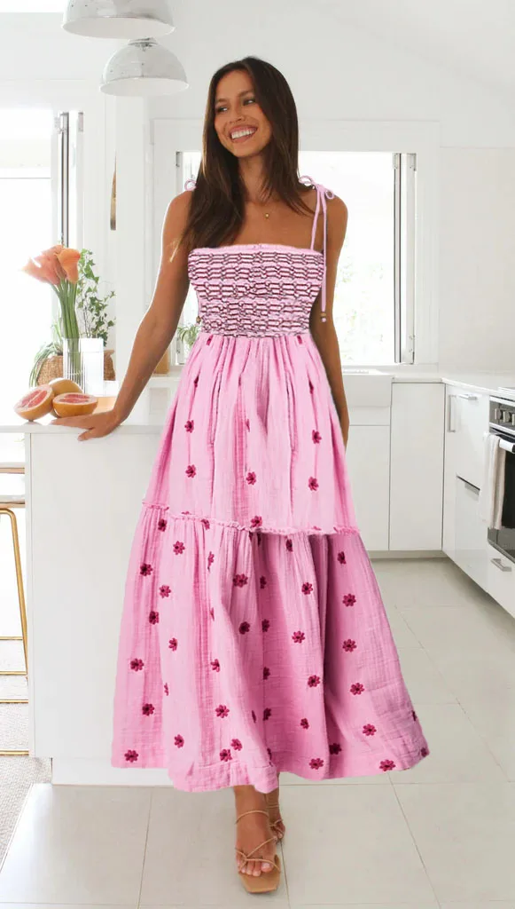 Robe longue brodée de fleurs pour femmes, style bohème, col carré, sans manches, ligne a, buste smocké, à nouer, bretelles Spaghetti, été