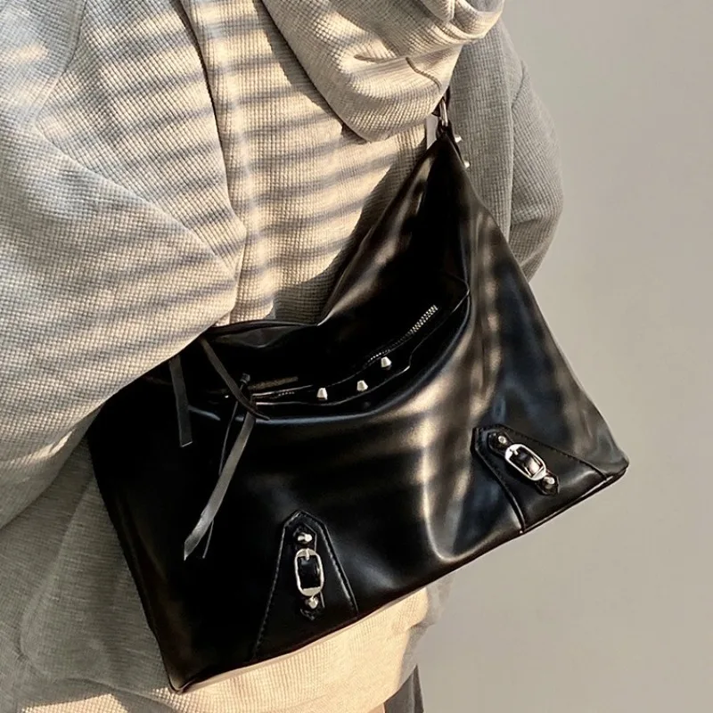 Large Capacity Niche Design Tote Bag for Women Summer New Motorcycle Style Shoulder Bag Versatile Commute Crossbody Handbag