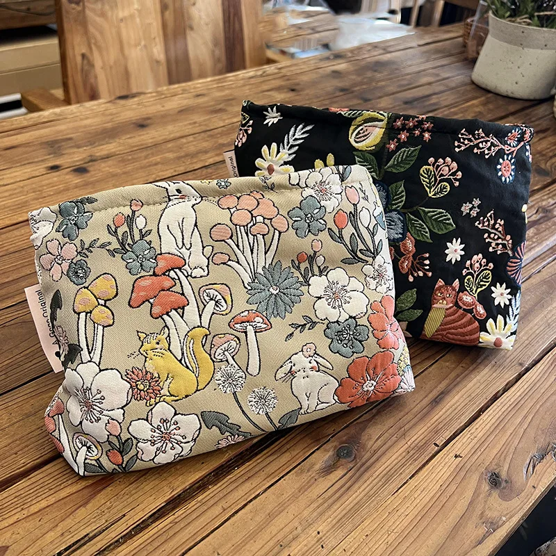 2023 New Fashion Embroidered Jacquard Clutch Makeup Bag Cosmetic Bag Travel Toiletry Skincare Products Organizer Pouch Makeup