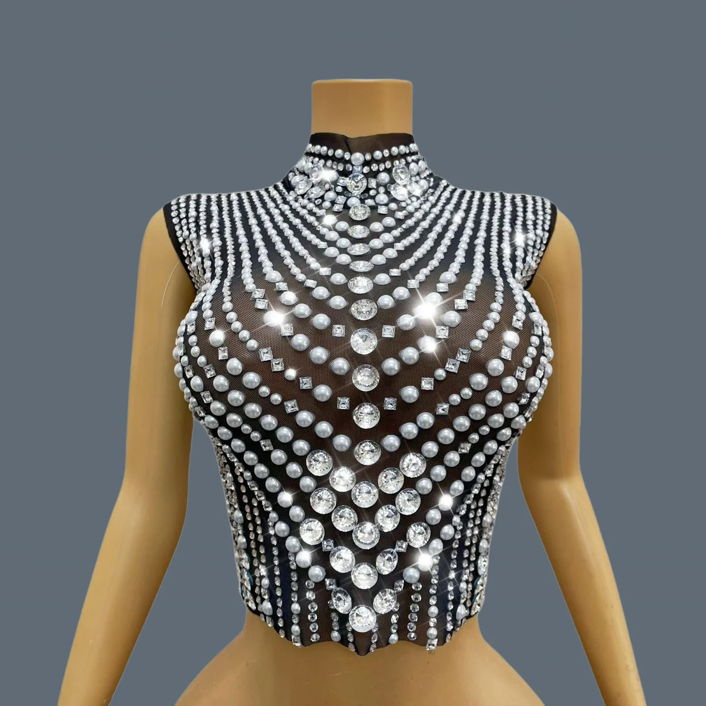 

Сексуальный черный прозрачный сетчатый кроп-топ с жемчугом и стразами, блестящий, без рукавов, роскошный, расшитый бисером, для вечеринок и торжественных мероприятий, zhenzhuwang