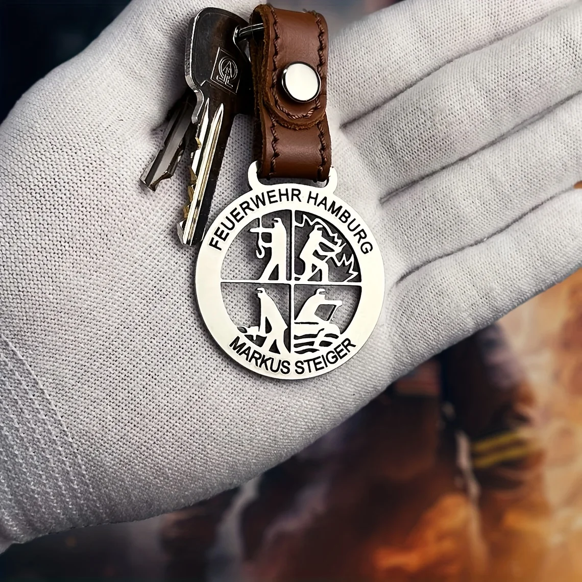 Customized Firefighter Pendant Keychain | Engraving Names and Text | Firefighter Dad Gift | High-Quality Stainless Steel | Vintage Leather Strap | Firefighter Memorial Gift
