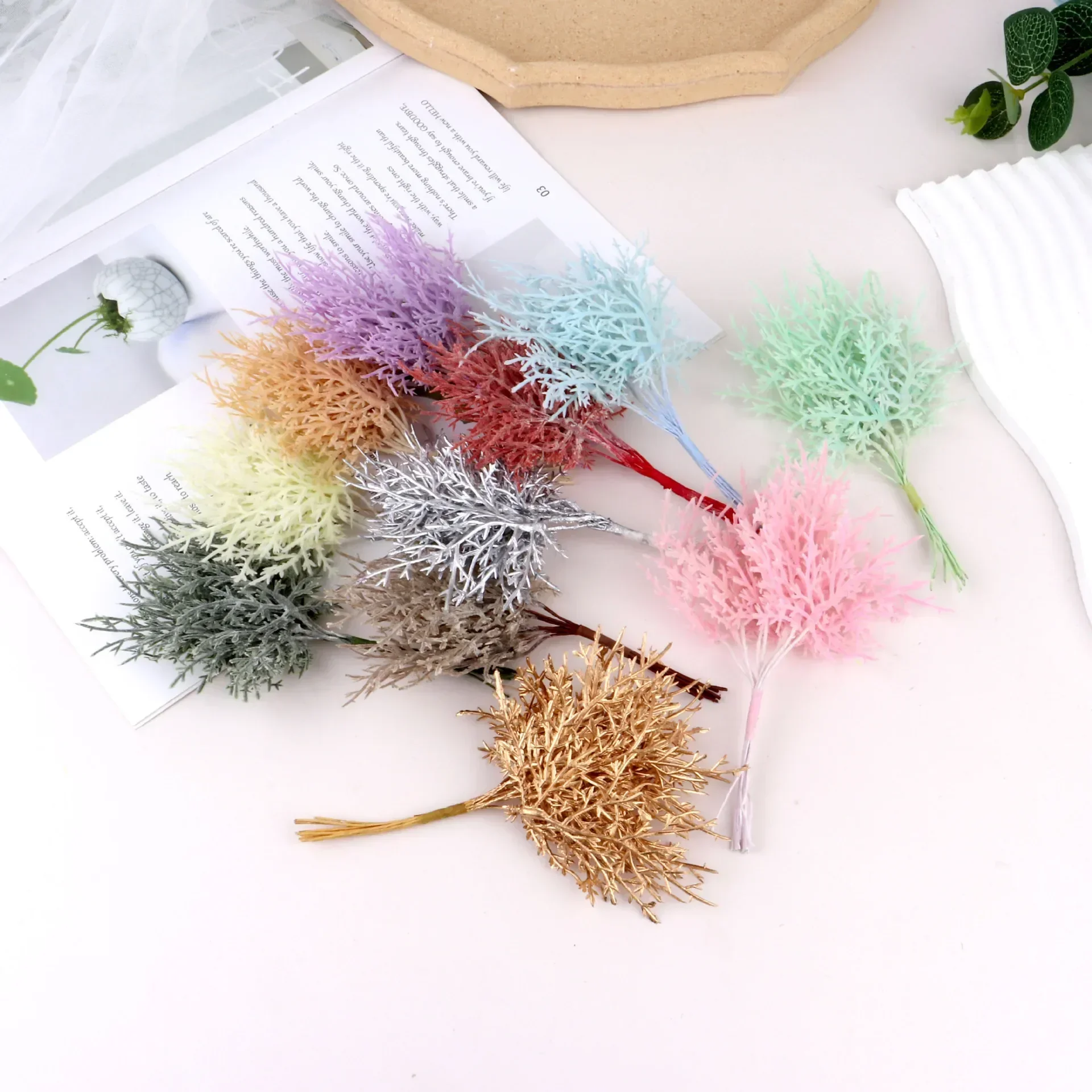 

10pcs Artificial Plants Cheap Christmas Leaves Vases for Home Decor Wedding Bridal Accessories Clearance Diy Gifts Plastic