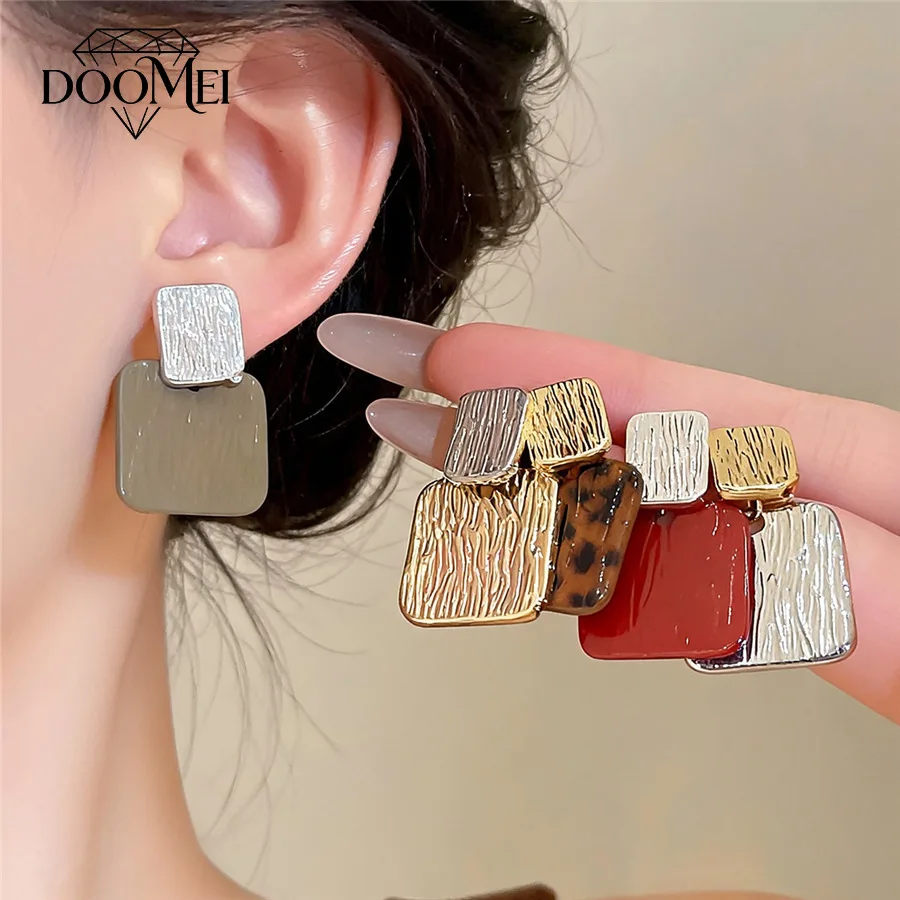 DOO MEI Simple Two-tone Stud Earring Textured Square Metal Drop Earring for Women Daily Work Gathering Weekend Trip Wear