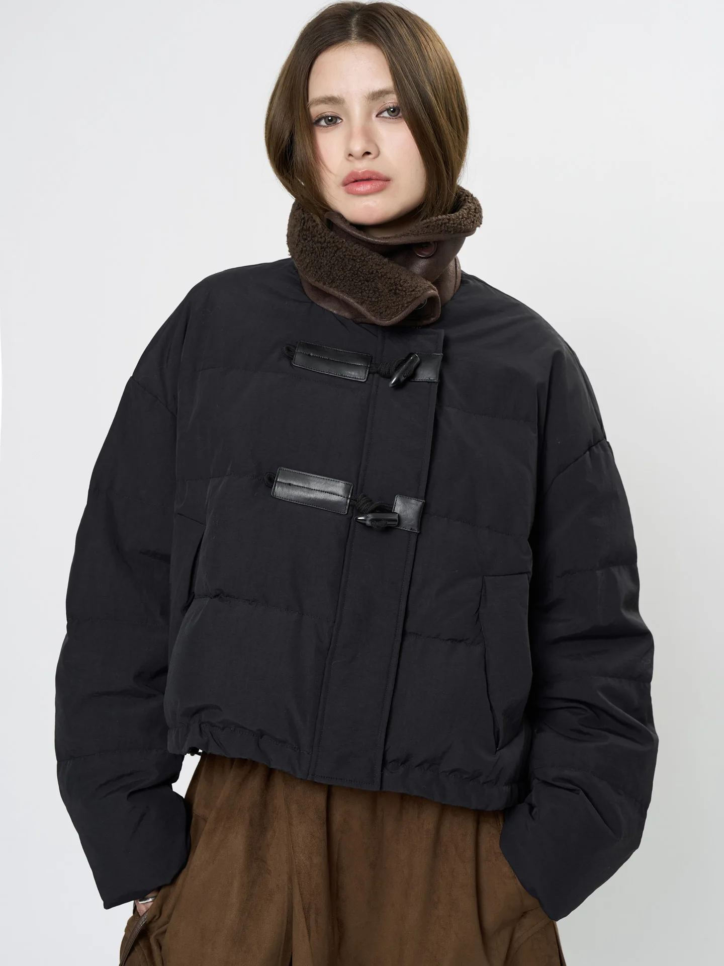 Lässige, einfarbige, langärmlige, lockere Daunenjacke mit Revers für Damen im Winter