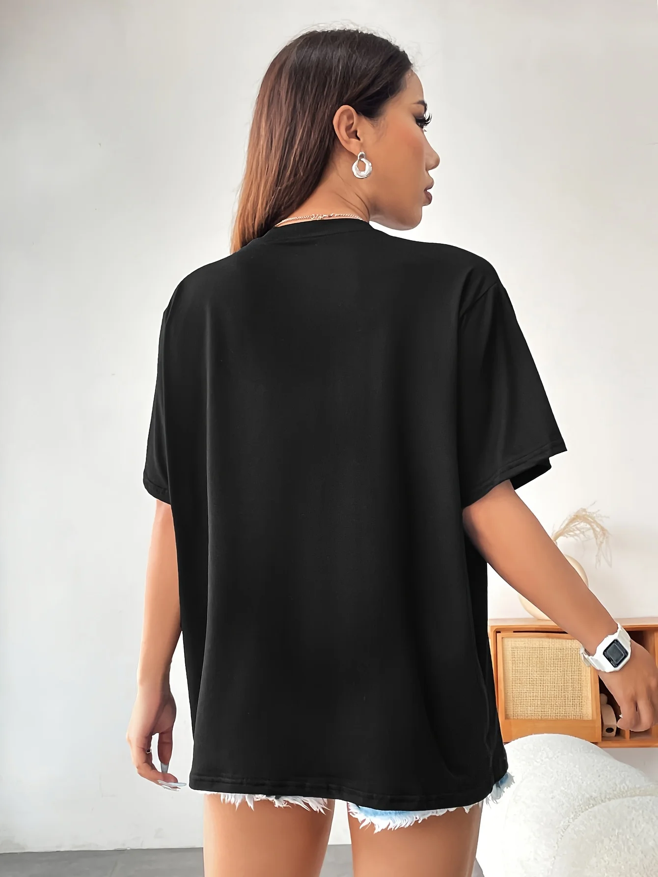 تي شيرت بطبعة حروف وأكتاف منسدلة وأكمام قصيرة ورقبة دائرية كاجوال لملابس الربيع والصيف النسائية #4