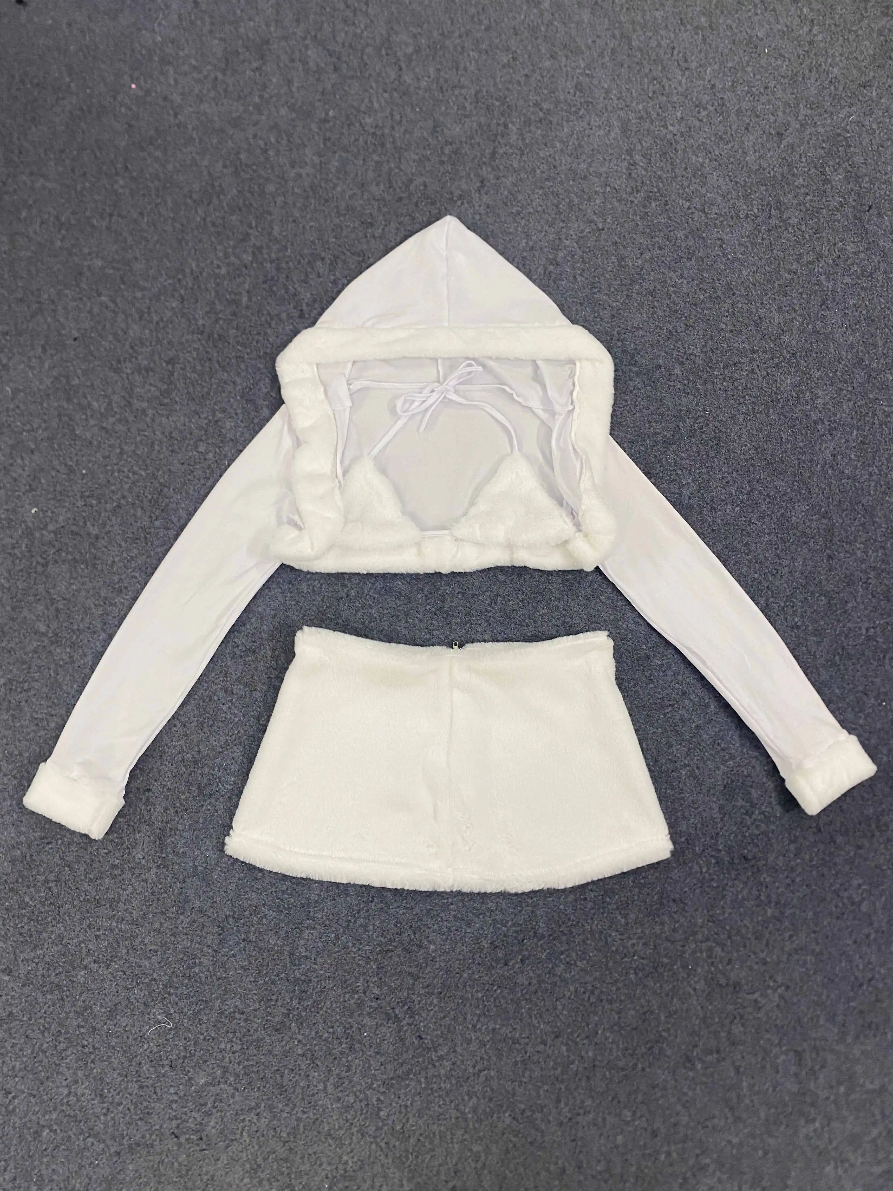 2025 inverno nuove donne sexy e belle alla moda peluche con cappuccio top gonna ultra corta tinta unita set abbigliamento Y2k