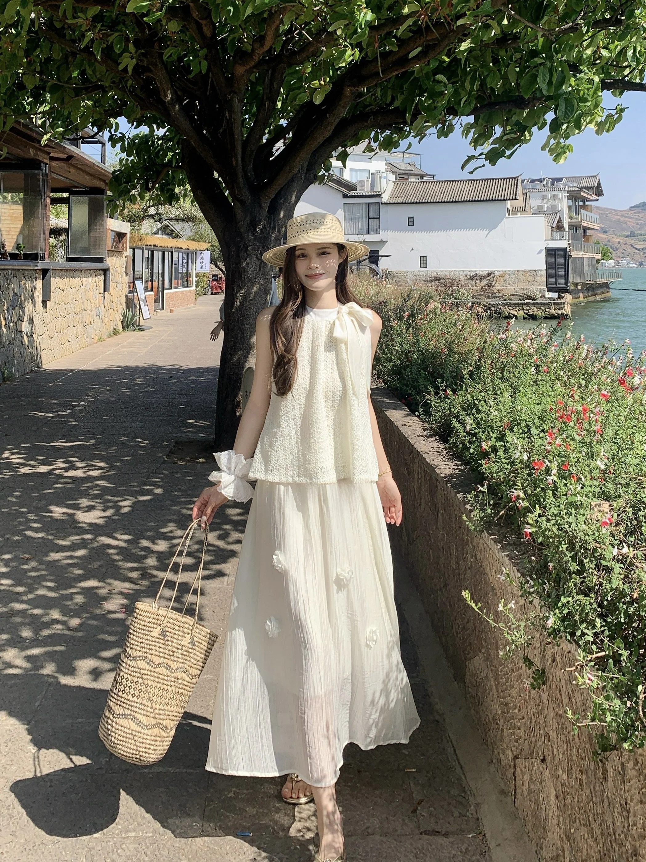 

Летний комплект Kumikumi Gentle Wind: свободный топ без рукавов с круглым вырезом и бантом, а также платье-комбинация с завышенной талией для подружек невесты