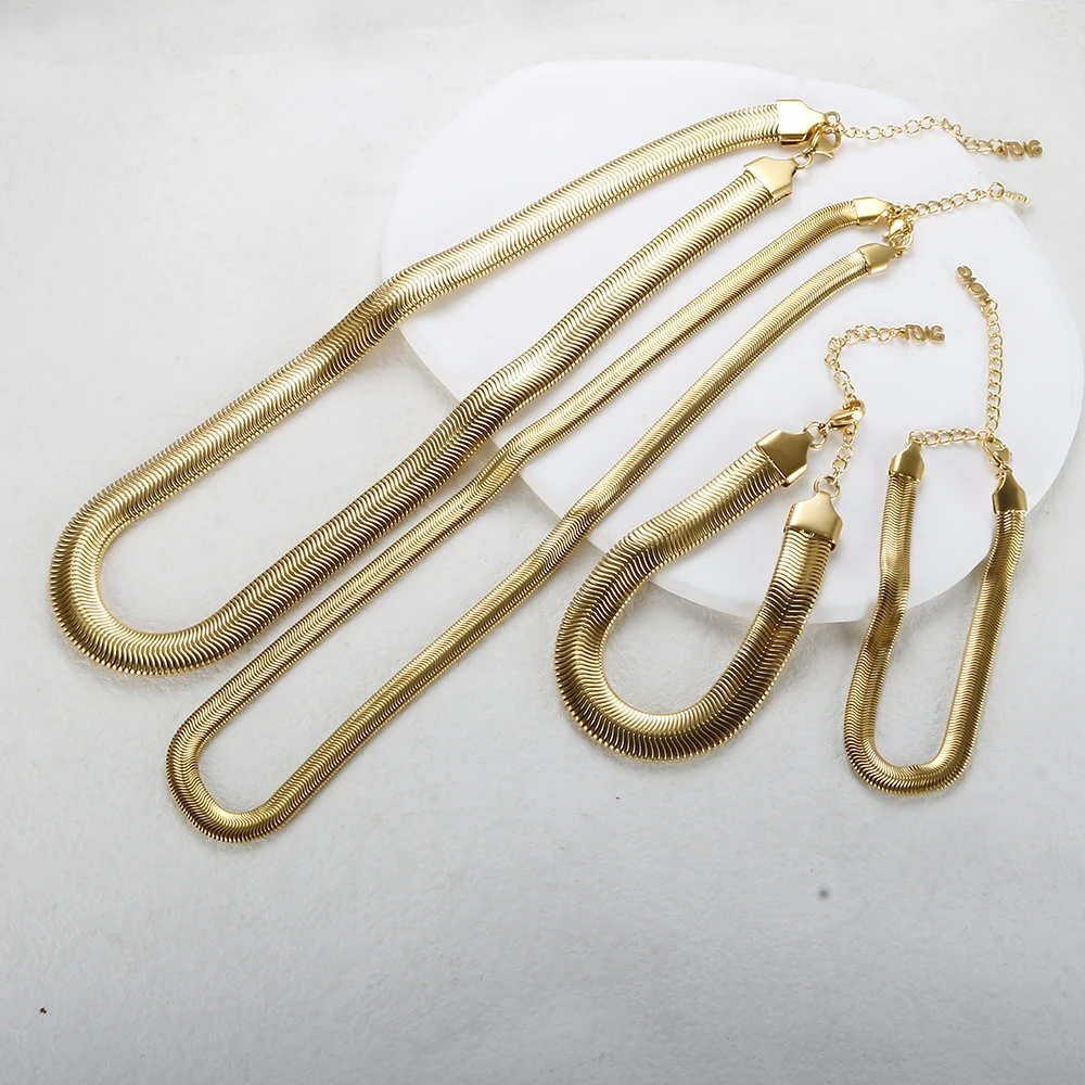 Edelstahl-Halskette, minimalistische metallische Textur, Schlangenkette, 18 Karat vergoldet, flach, dick, Halsketten, Armband für Unisex-Schmuckset – Detail 20