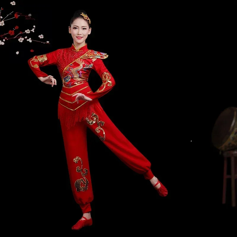 Tradycyjny chiński styl kostiumy z bębnem w talii narodowy kostium taneczny Yangko czerwona sukienka ludowa parasol taniec występ na scenie