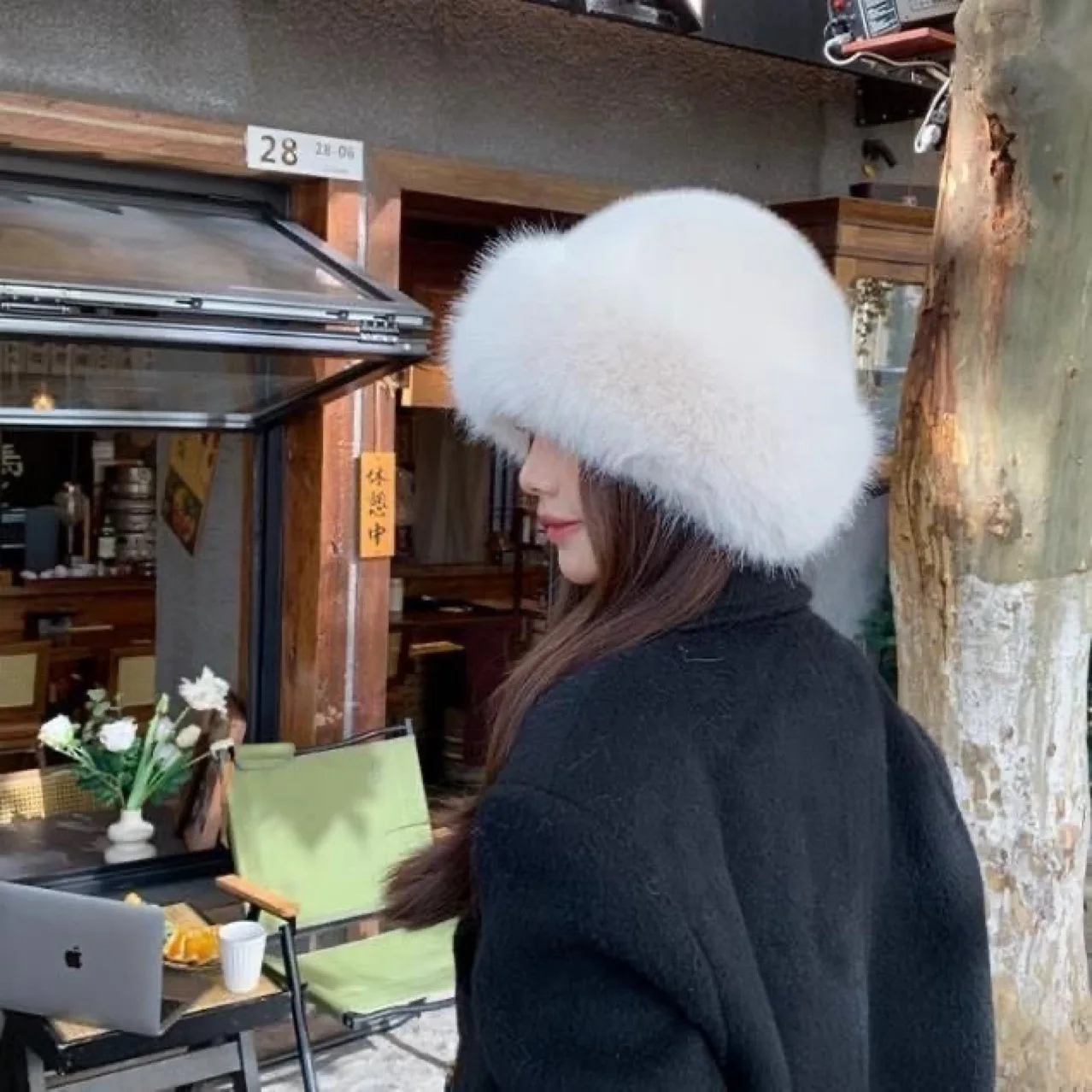 Women's winter new arrival beret hat; fashionable versatile thickened warm hat; faux fox fur mink Mongolian hat; outdoor outfit.