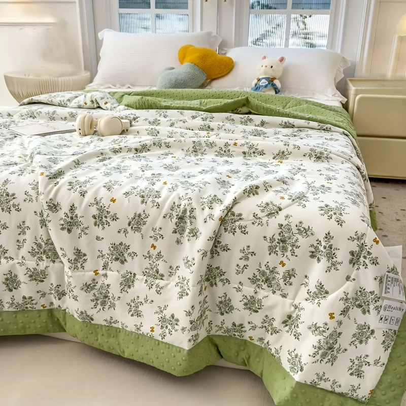 Cooling Bean Summer Quilt Lightweight Blanket Floral Printed Comforter Made of High-Quality Fabric with Ultra-Fine Fiber Filling