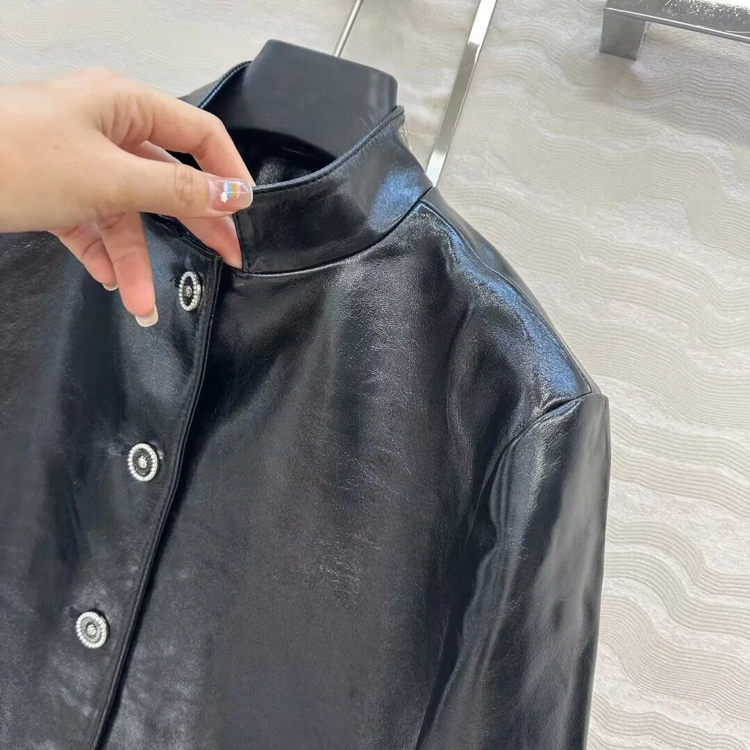 Cappotto nero vintage in pelle di pecora 100% da donna colletto alla coreana manica lunga bottoni in metallo tasche elegante giacca carina dal design corto
