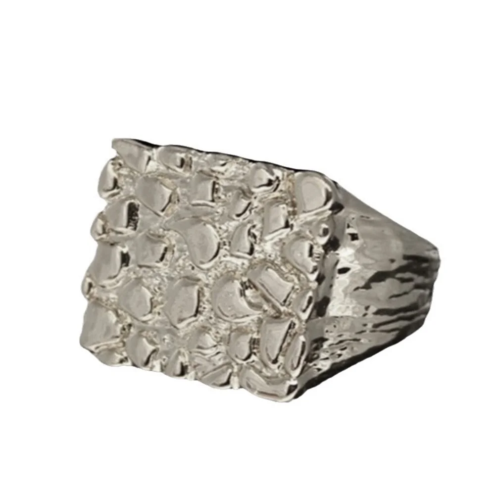 Retro Geometrisch Strukturierter Herrenring Quadratischer Breiter Ring mit Hammermuster im Hip-Hop-Stil für den Täglichen Gebrauch und Partys – Detail 8
