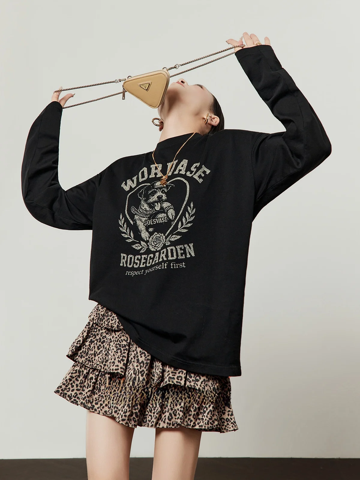 

Свободная повседневная женская футболка с круглым вырезом, новинка весенней коллекции, удобная, дышащая, с длинным рукавом, с принтом, от Zhou Li Wu