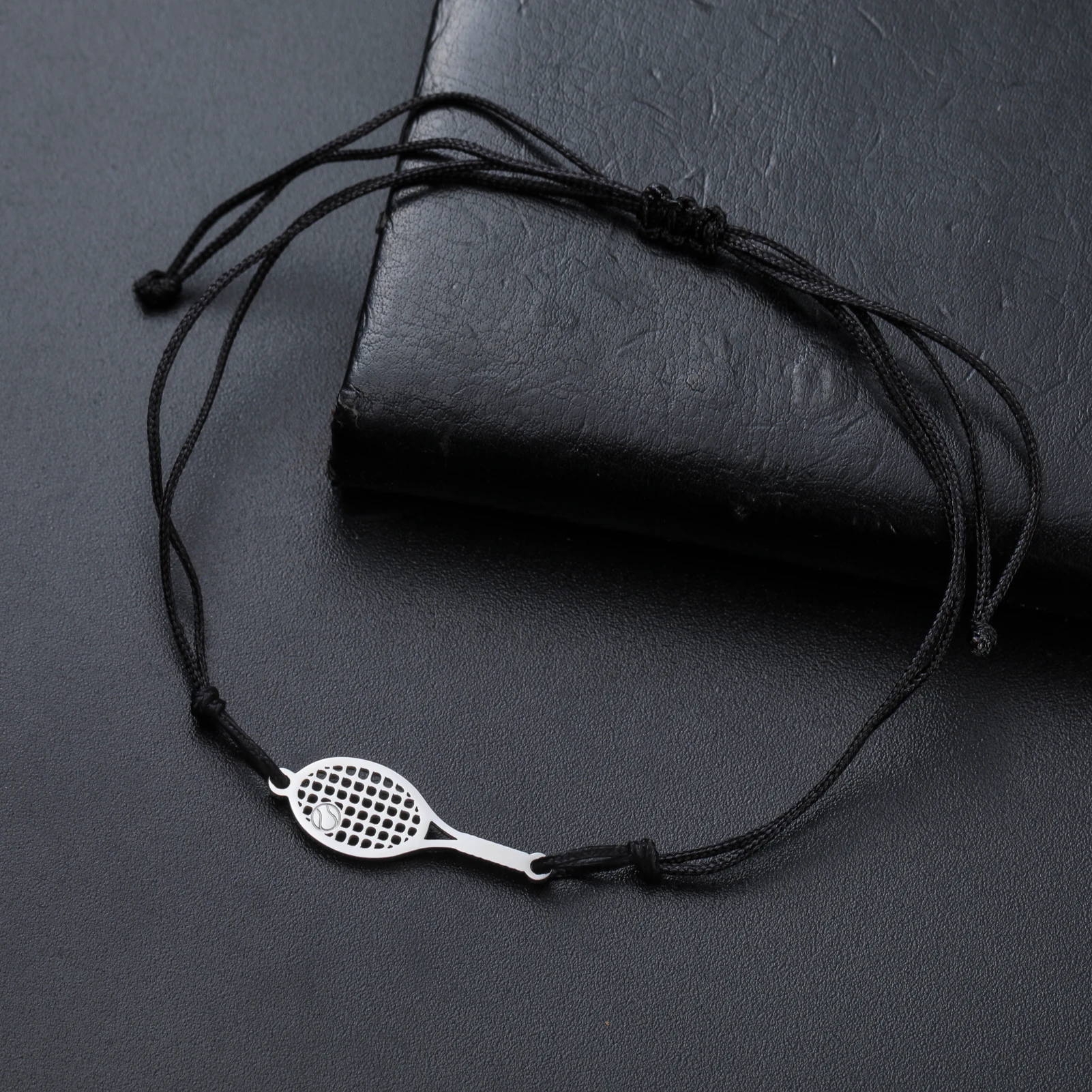 Kkjoy Hohles Tennisschläger-Armband, Edelstahl-Armband, Sport-Charms, Schmuck, minimalistisches Geschenk für Tennisliebhaberinnen, Frauen und Mädchen – Detail 10