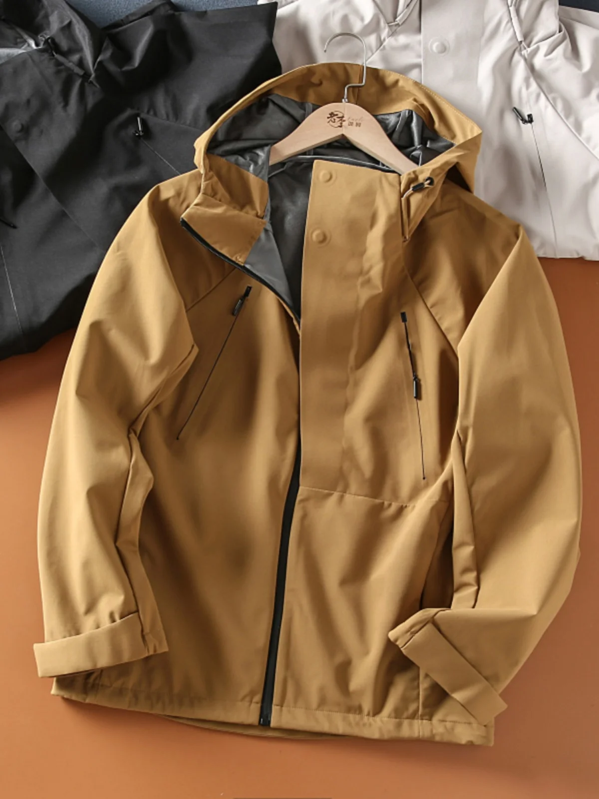 

Мужская демисезонная уличная водонепроницаемая дышащая куртка-софтшелл с капюшоном, модная, на молнии, с длинными рукавами, приталенного кроя