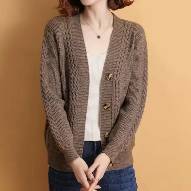 

Sweater Cardigan Jacket Women's 2025 New Autumn and Winter Loose Casual Exterior with Solid Color Foreign Style Knitted Top