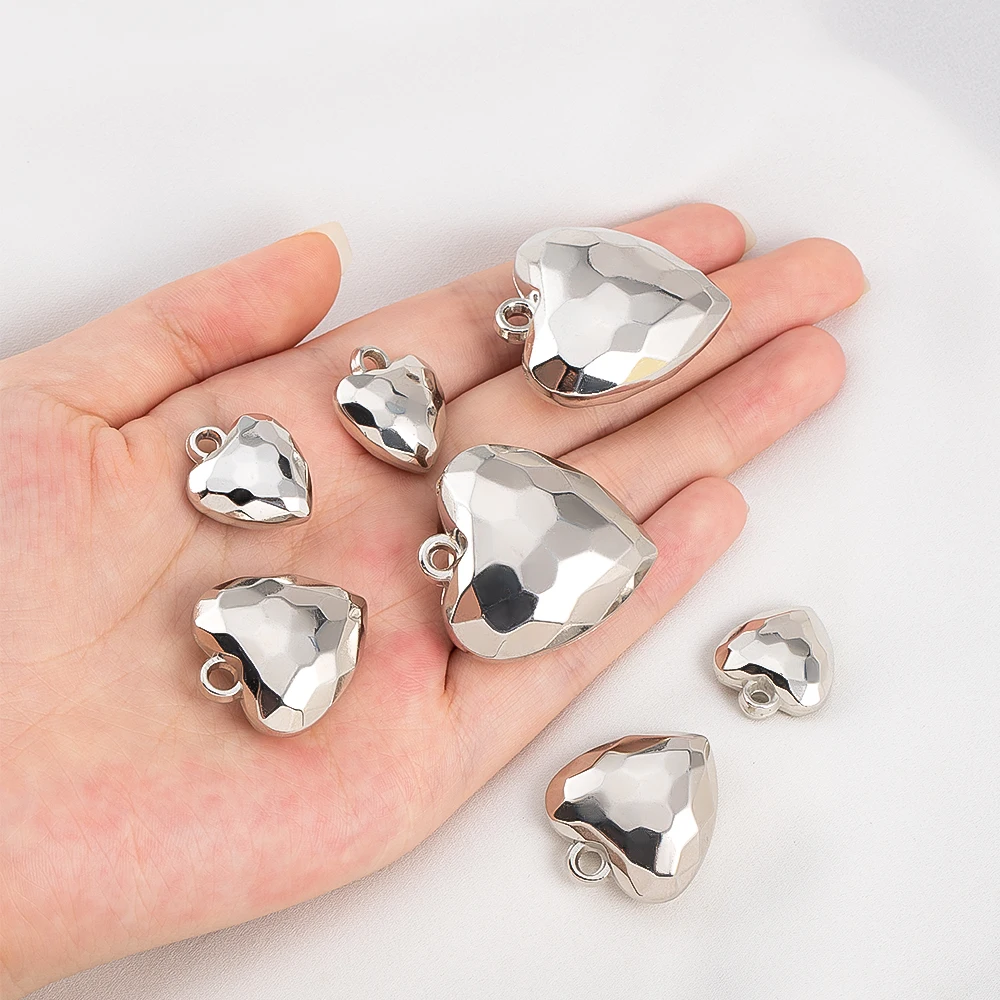 10 Stück CCB Kunststoff Metallic Facettierte Herz Anhänger Für DIY Vielseitige Armband Halskette Geometrische Charme Schmuck Finden Material
