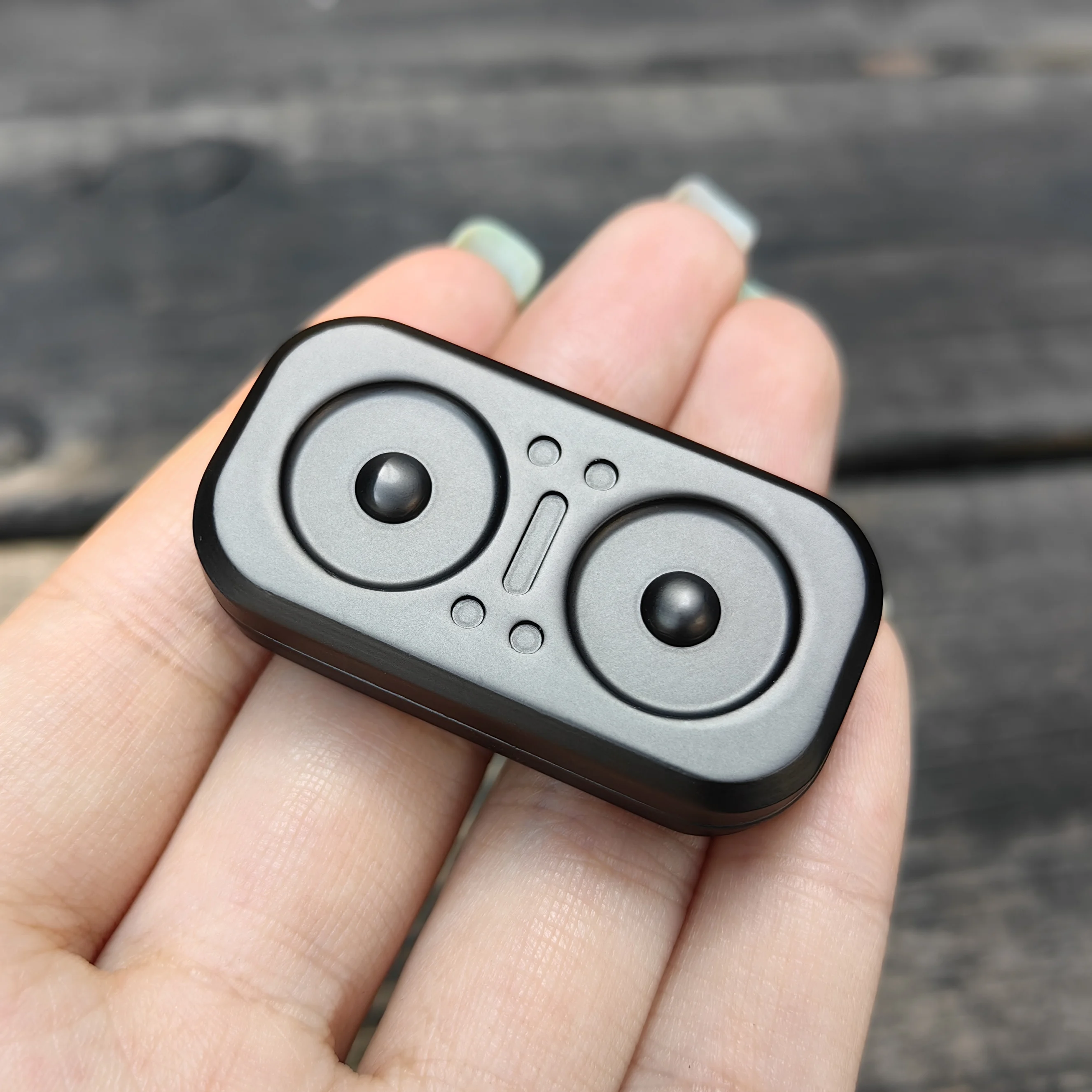 

Owl Push Slider Fidget Slider Toy Adult Metal Fidget Toy Finger Push Spin Coins Decompression Toys EDC Gear Haptic Slider Gift