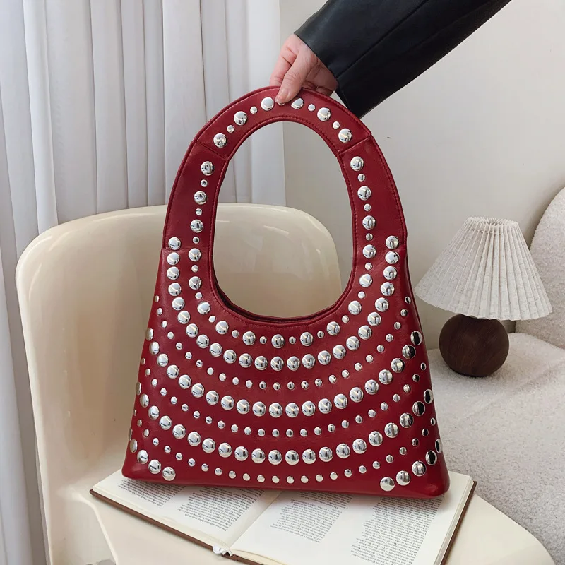 

Сумка подмышки с шипами в стиле панк 2025 года, женская нишевая сумка через плечо, через плечо «день-ночь», повседневная сумка на ремне, кожаная сумка