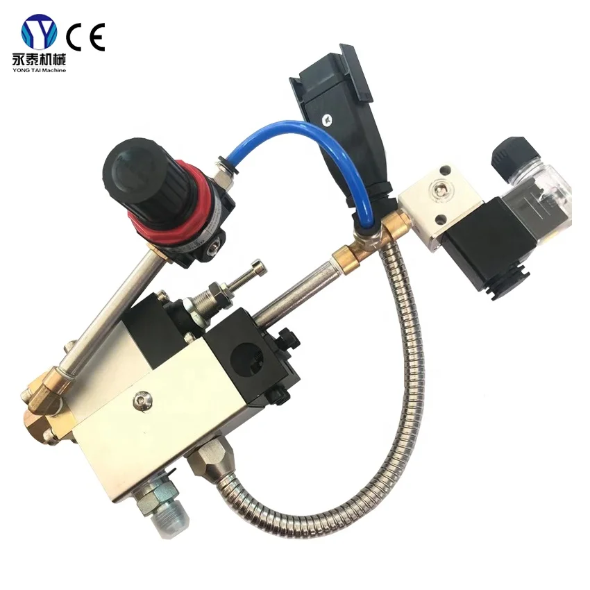 Flexible automatic hot melt glue hot with long nozzle helical spray gun nozzle join plugs to hose