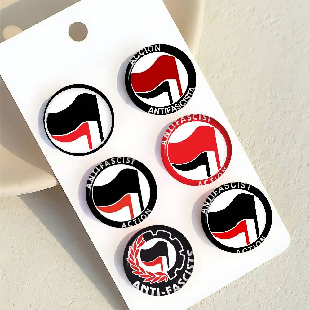 LOGO Antifaschistische Aktion Anime Foto-Broschen Kreative Runde Anstecknadeln Geschenke Pins