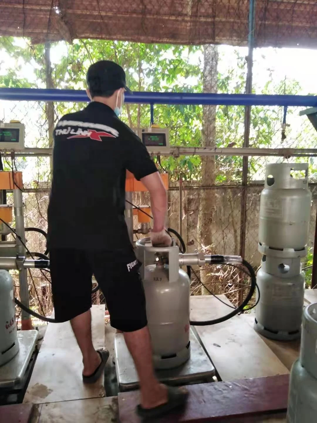 LPG Cylinder Refilling Scale Machine Semi-Automatic Electric 220V High-Accuracy Gear Core Wireless Communication Paper Cartons