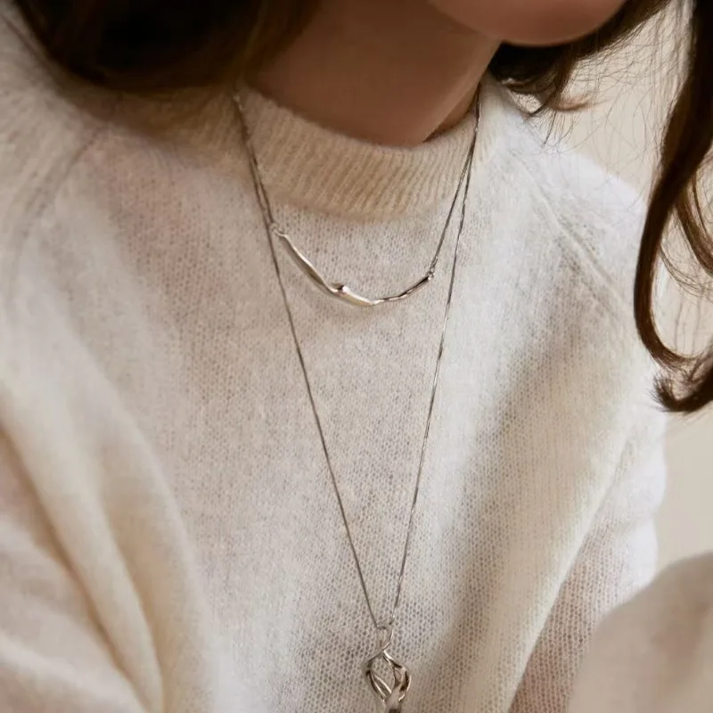 

New Simple Hollow Irregular Geometric Pendant Necklace Design Sense Fashionable Versatile Collarbone Chain Item Decoration